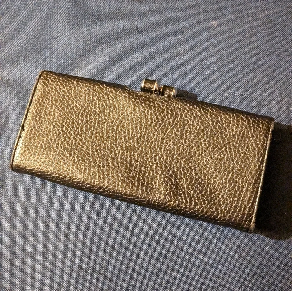 Tahari Black Kiss Lock Wallet Clutch Organizer RFID‎ Protection